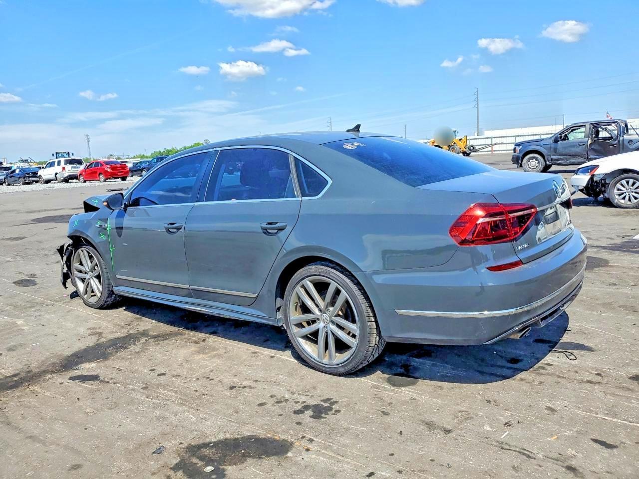 2017 Volkswagen Passat R-Line - Фото 2