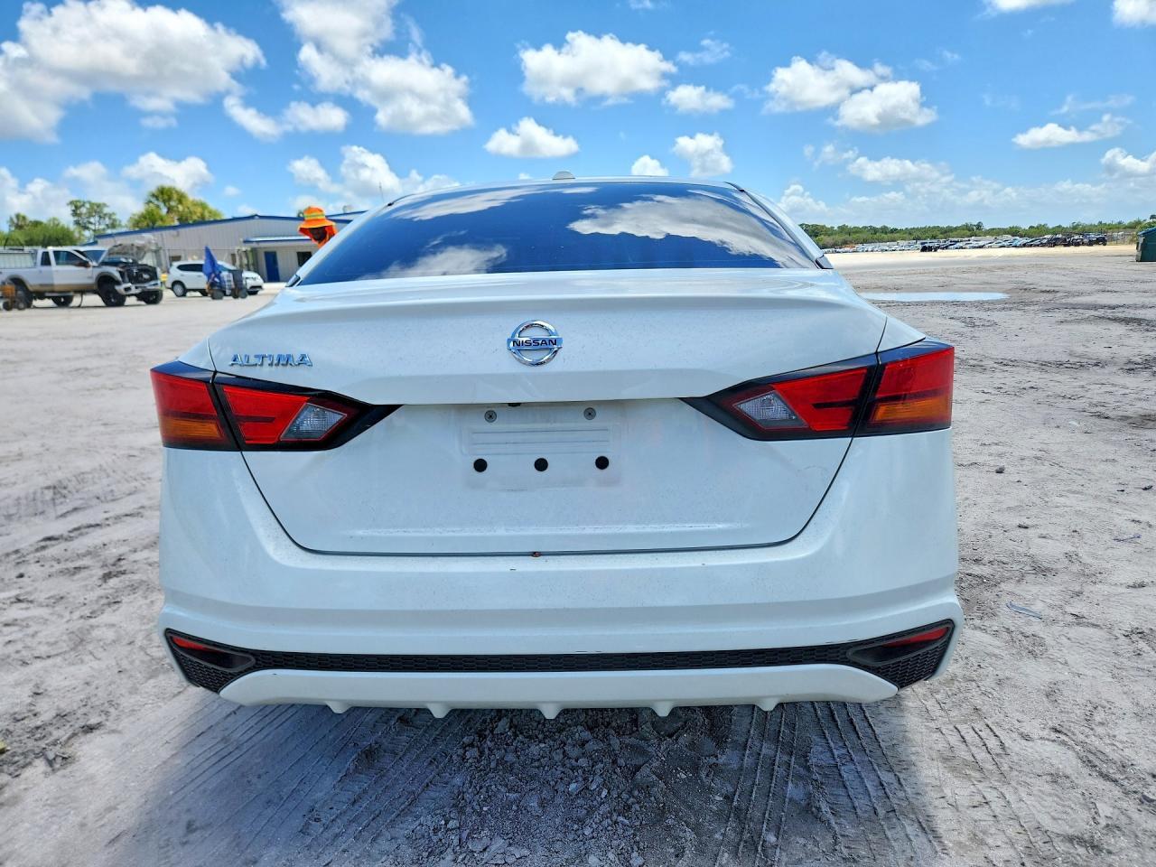 2020 Nissan Altima S - Image 6