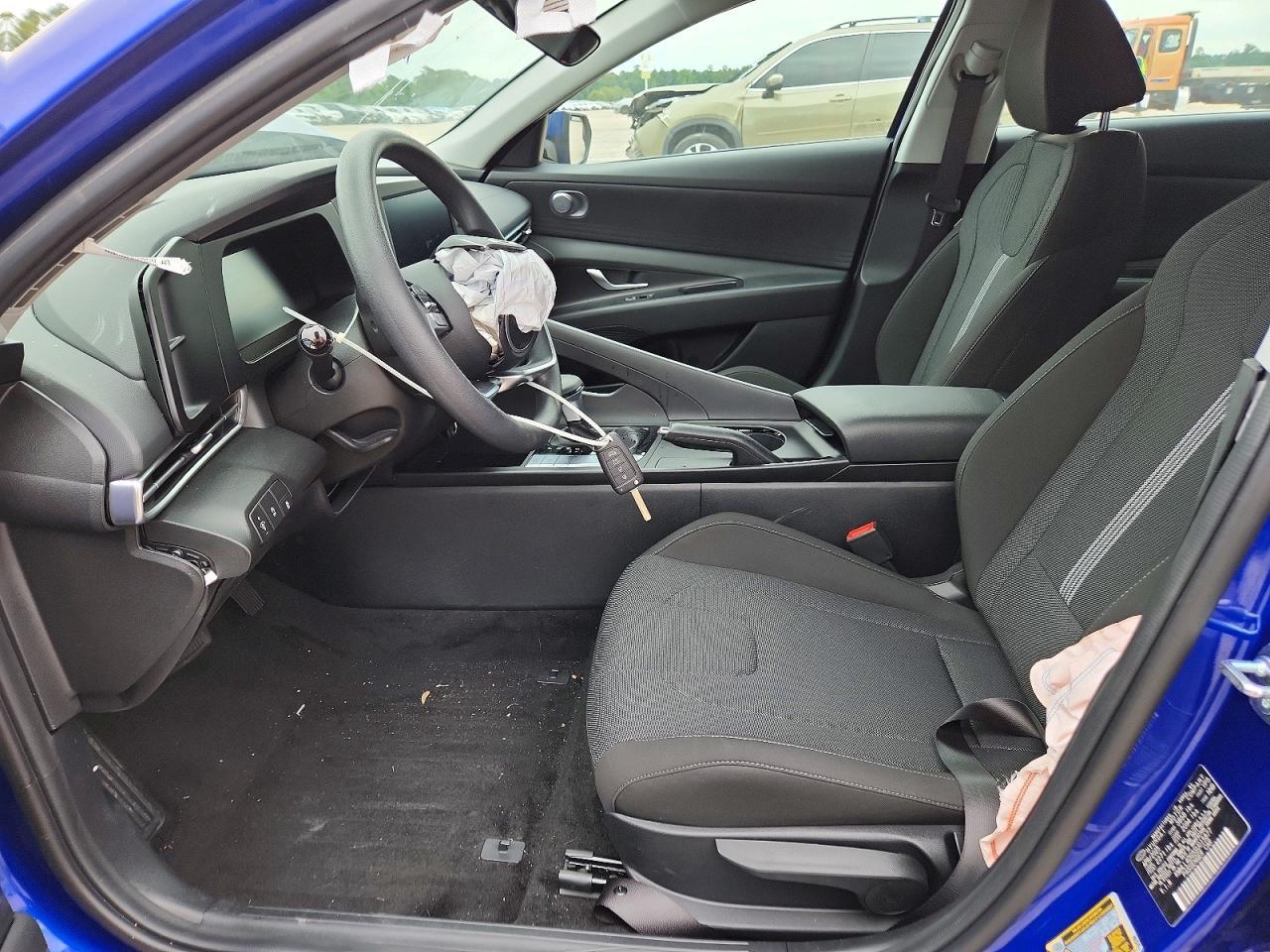 2025 Hyundai Elantra Se - Фото 7