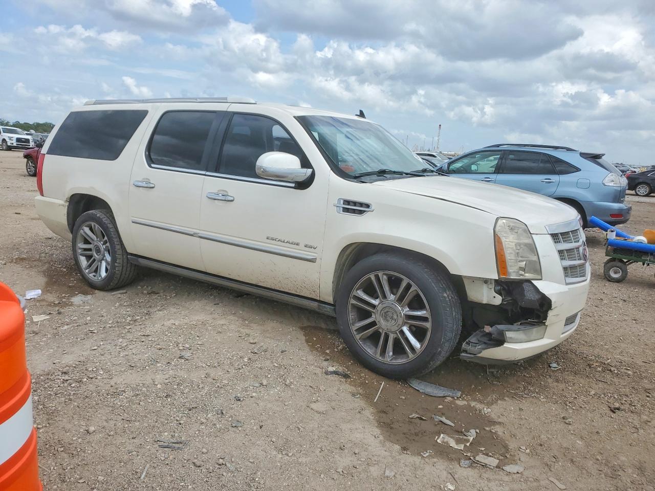 2013 Cadillac Escalade Esv Platinum - Image 4