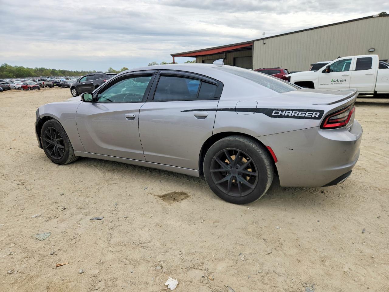 2015 Dodge Charger Sxt - Фото 2