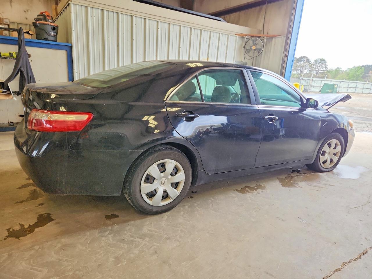 2009 Toyota Camry Le - Фото 3