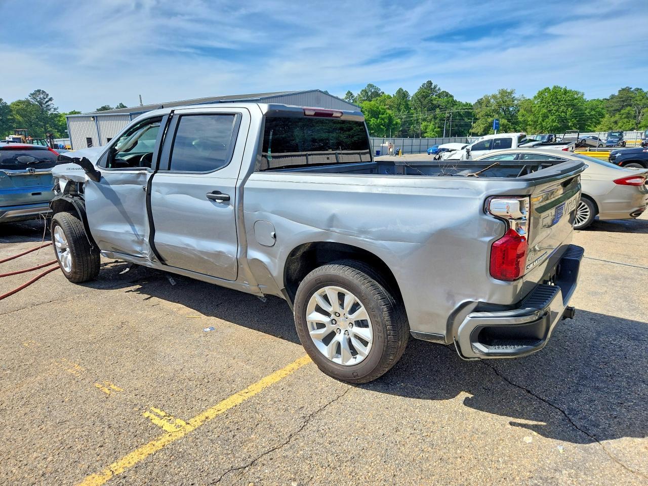 2024 Chevrolet Silverado C1500 Custom - Фото 2