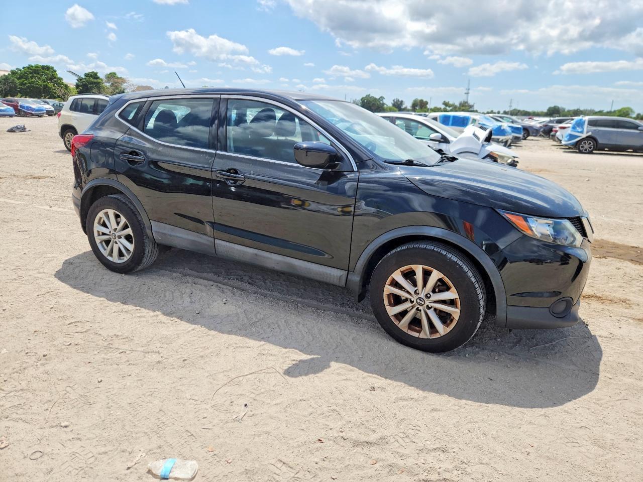 2019 Nissan Rogue Sport S - Image 4