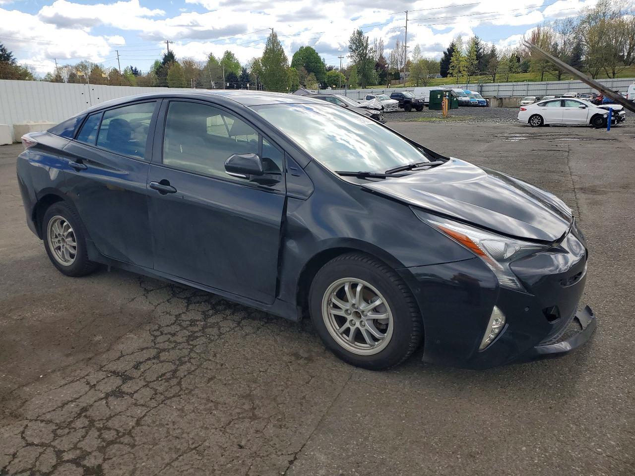 2018 Toyota Prius Three - Image 4
