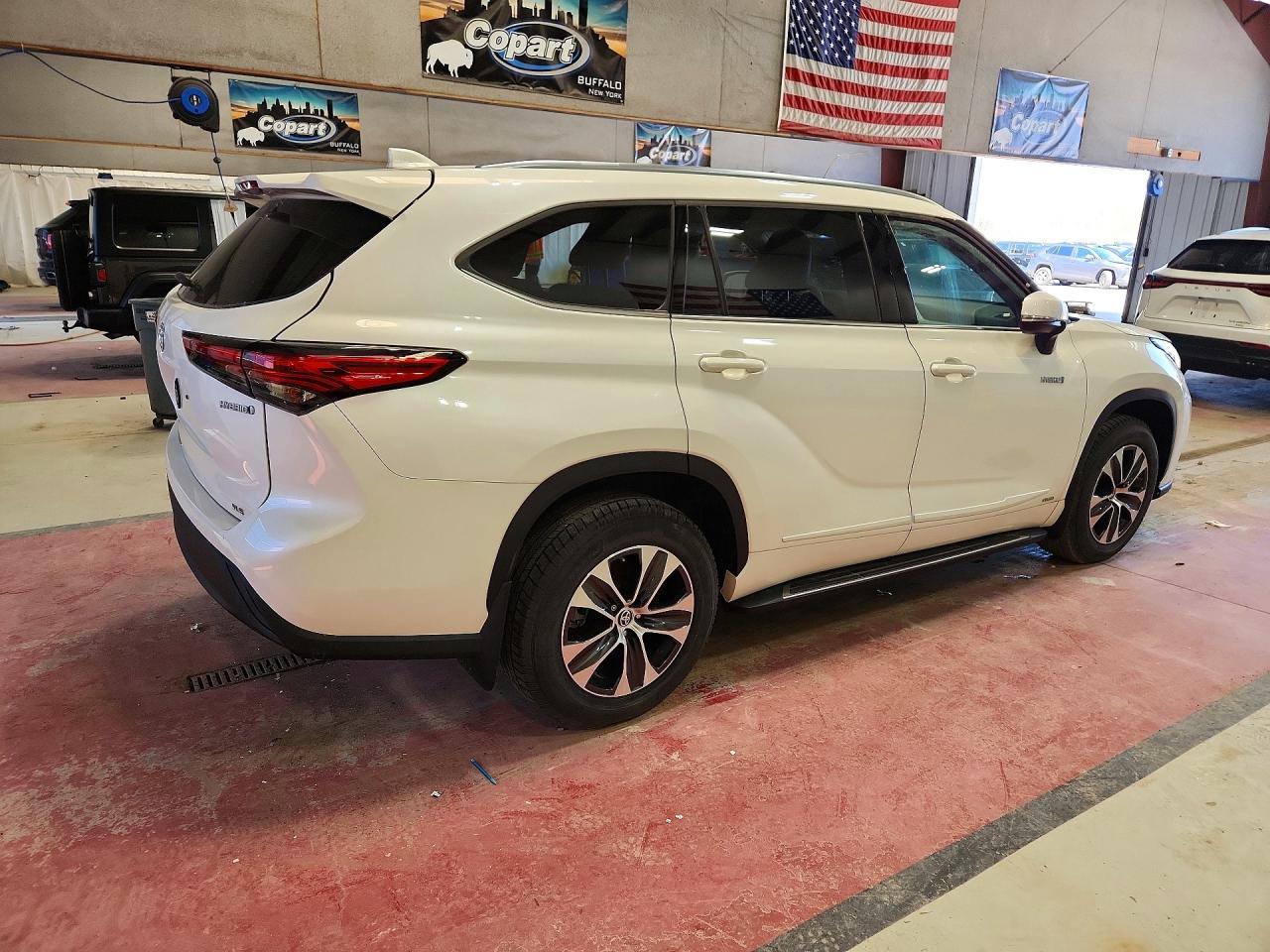 2021 Toyota Highlander Hybrid Xle - Image 3