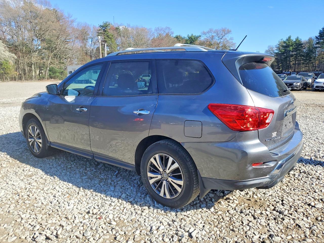 2017 Nissan Pathfinder S - Фото 2