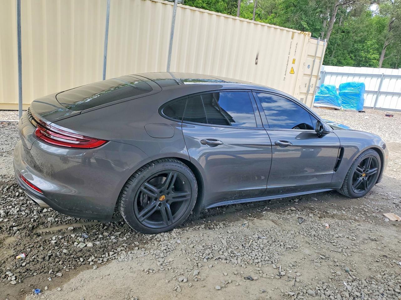 2018 Porsche Panamera 4 - Image 3