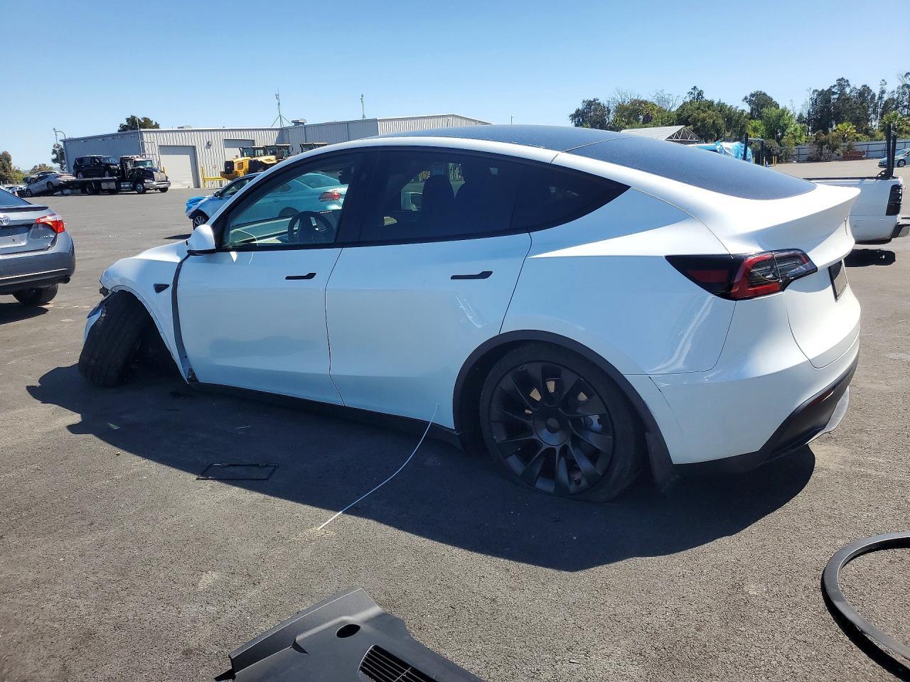 2023 Tesla Model Y - Image 2
