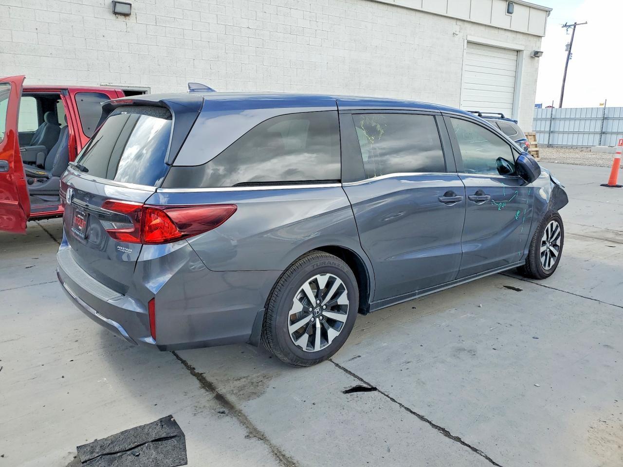 2025 Honda Odyssey Exl - Image 3