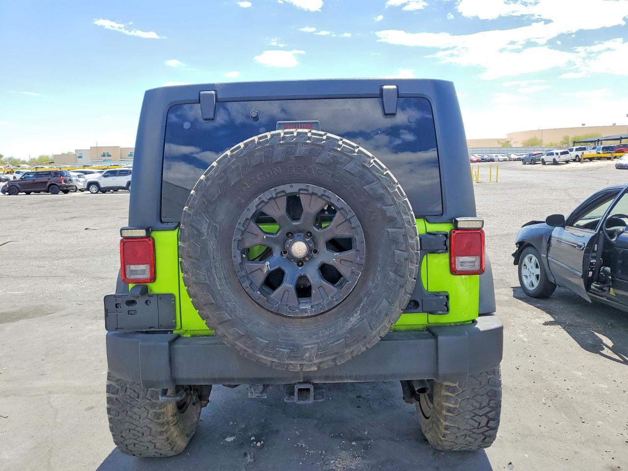 2012 Jeep Wrangler Unlimited Rubicon - Image 6