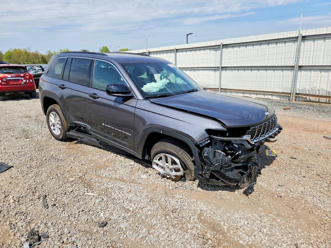 2025 Jeep Grand Cherokee Laredo - Image 4