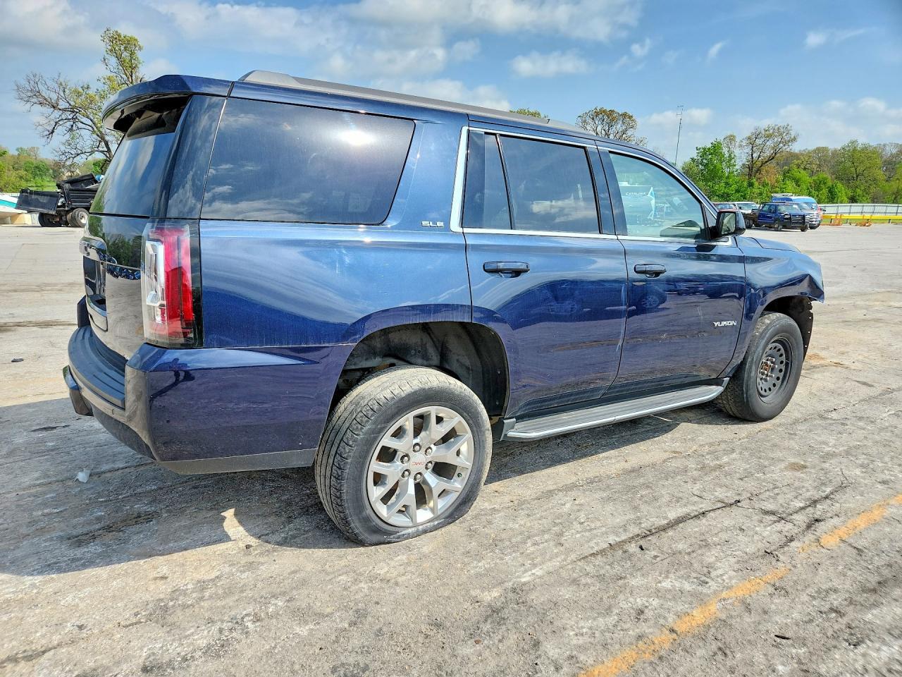 2017 GMC Yukon Sle - Фото 3