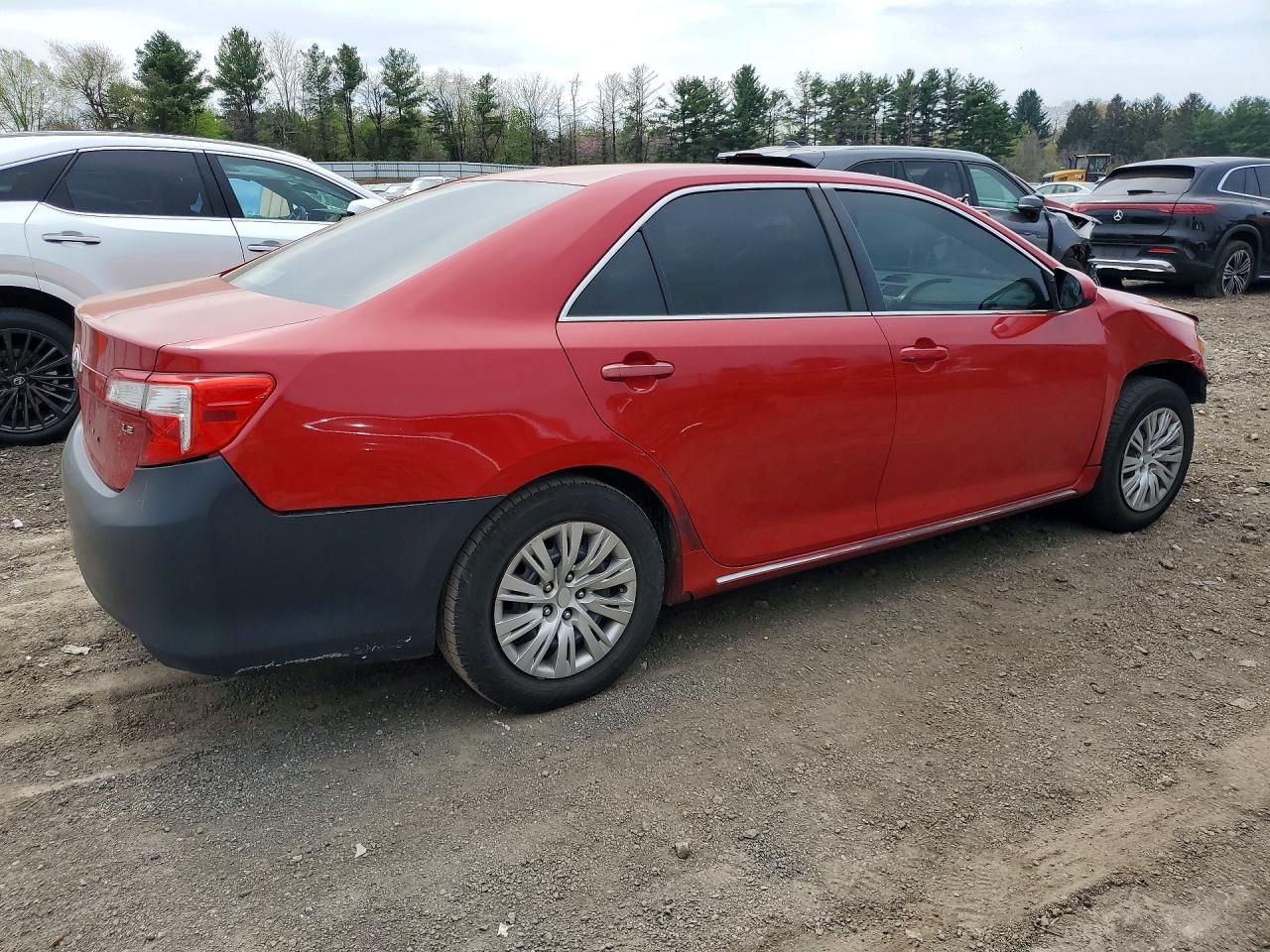 2014 Toyota Camry Le - Image 3