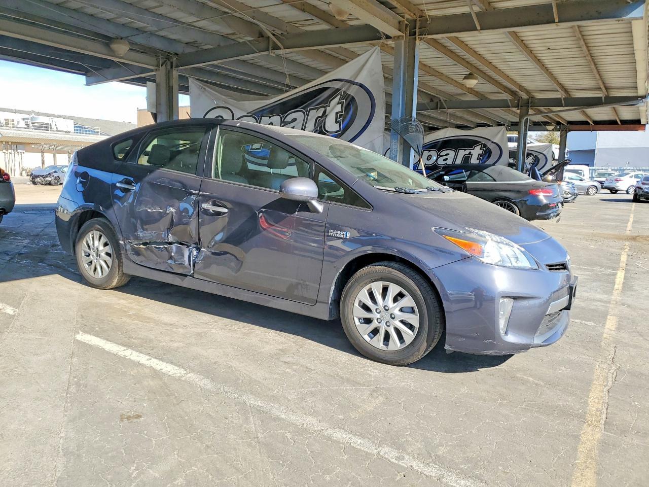 2015 Toyota Prius Plug-In Hybrid Base - Фото 4