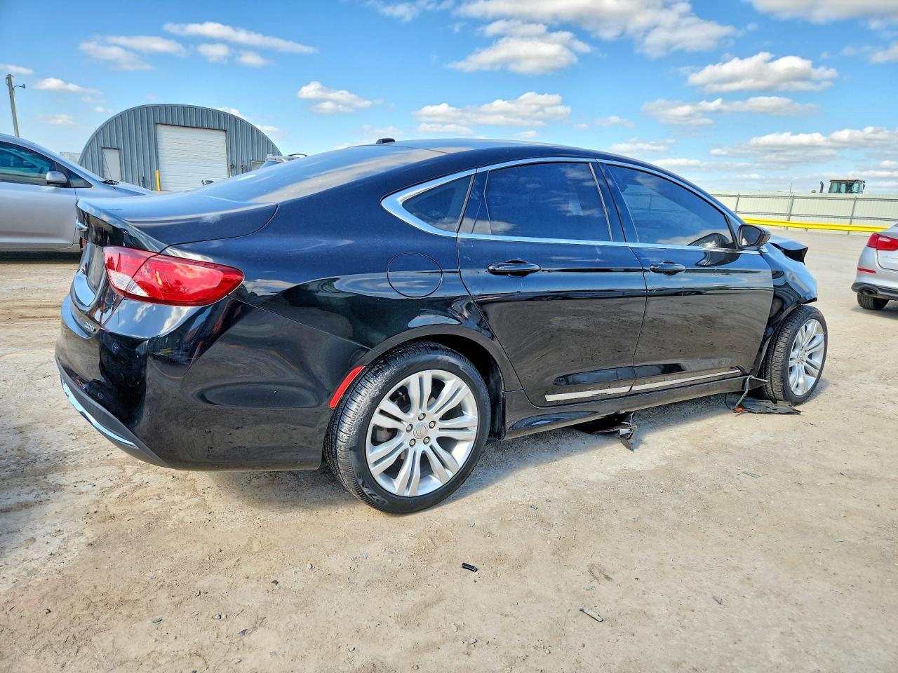 2015 Chrysler 200 Limited - Фото 3