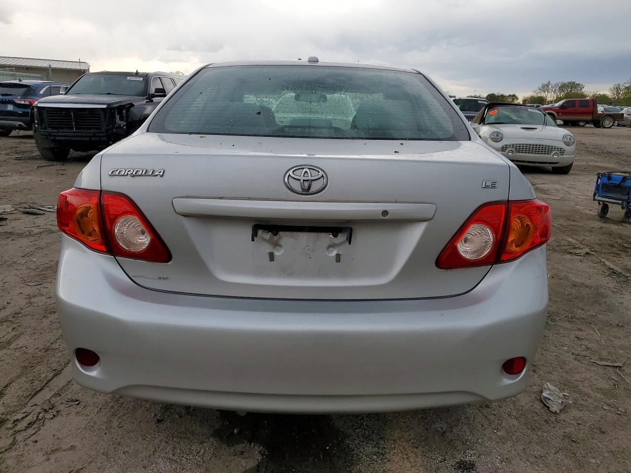 2010 Toyota Corolla Le - Фото 6