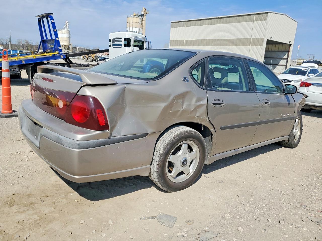 2001 Chevrolet Impala 4D - Фото 3