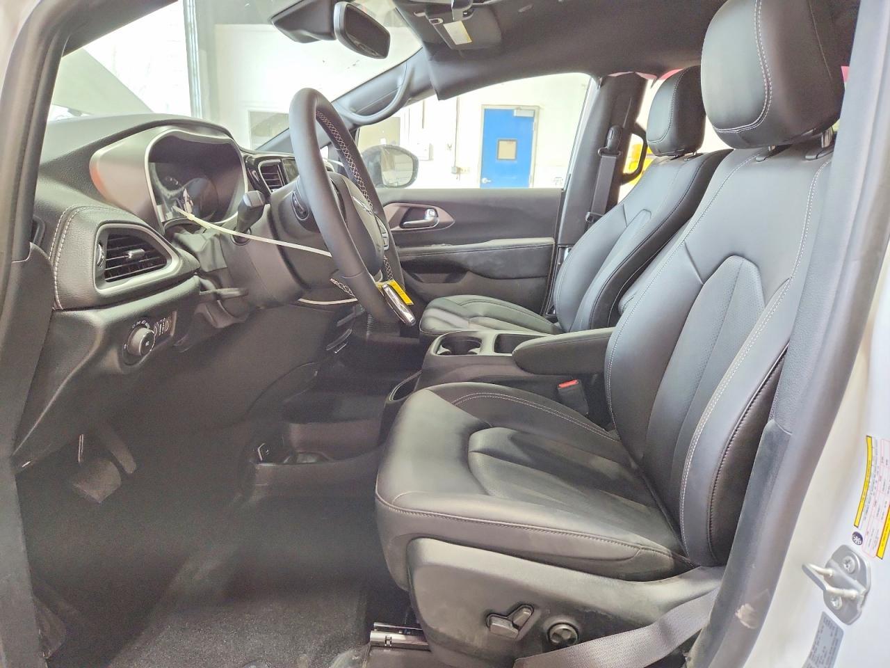 2026 Chrysler Pacifica Select - Image 7