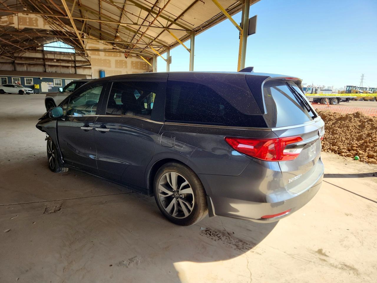 2024 Honda Odyssey Touring - Фото 2