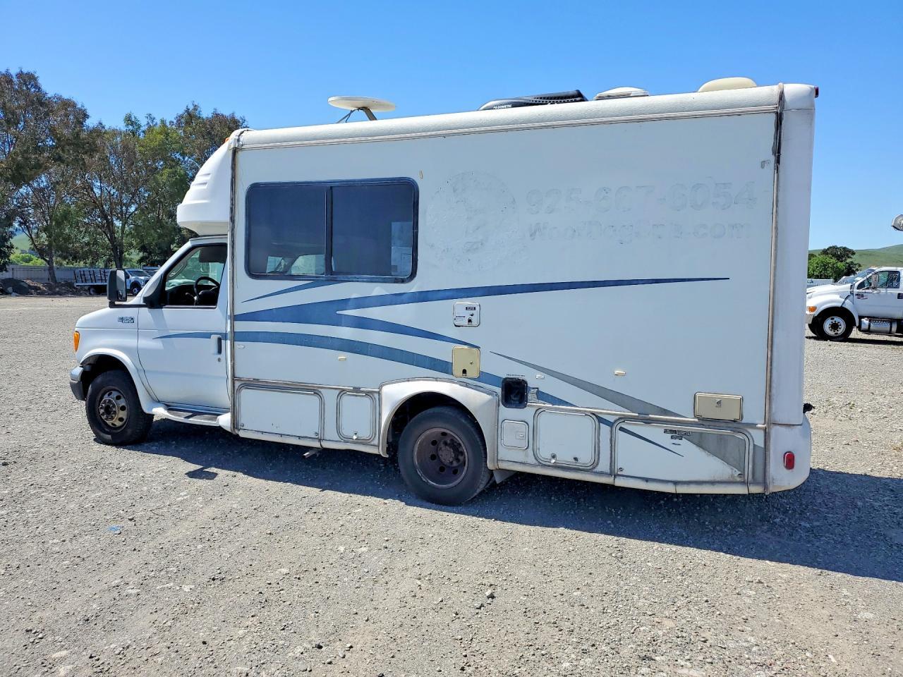 2005 Ford Econoline E350 Super Duty Cutaway Van - Image 2