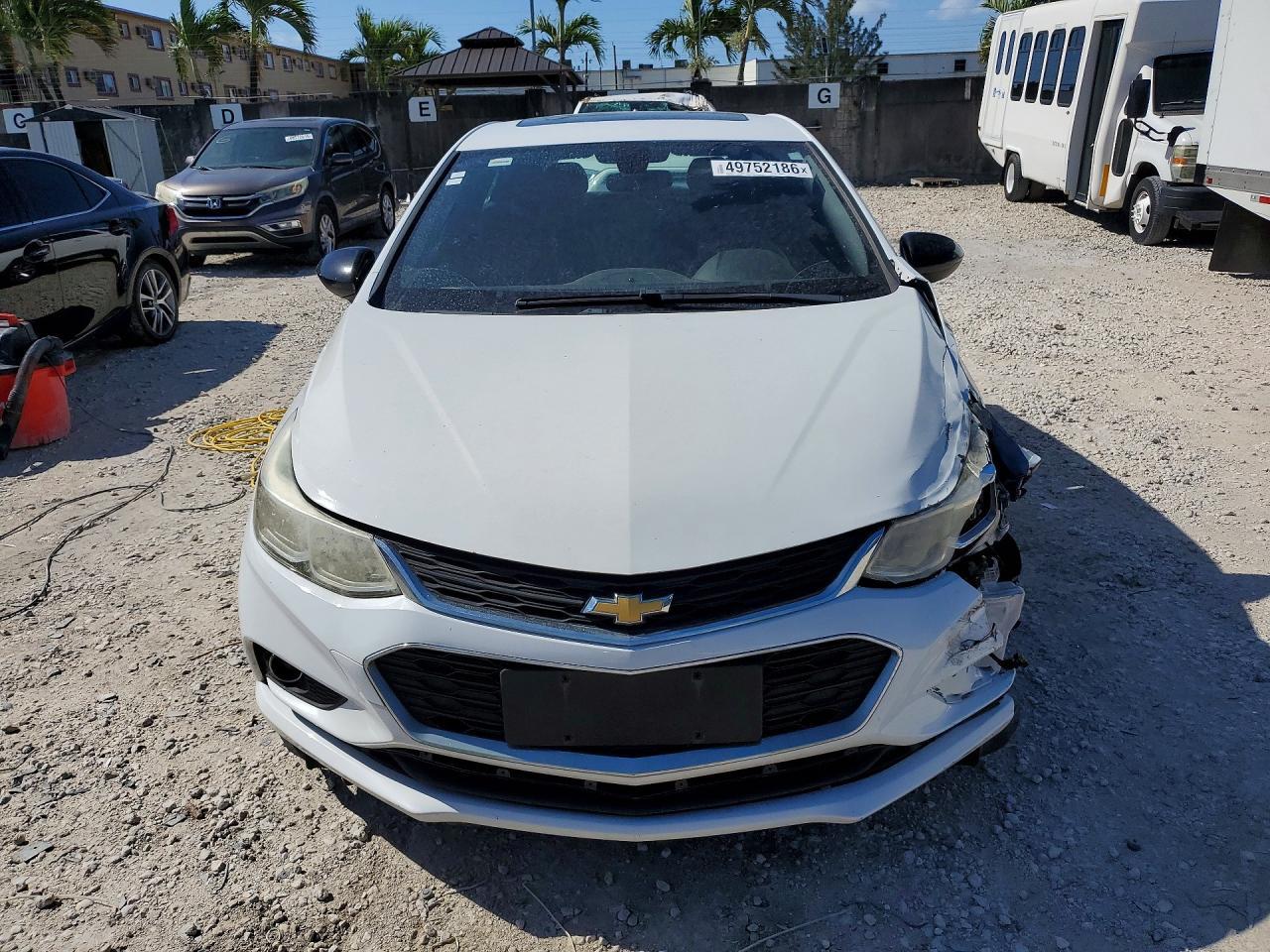 2018 Chevrolet Cruze Lt - Image 5