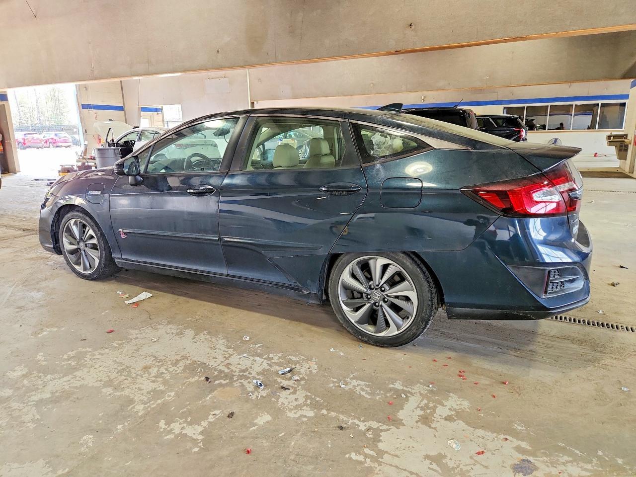 2018 Honda Clarity Touring - Image 2