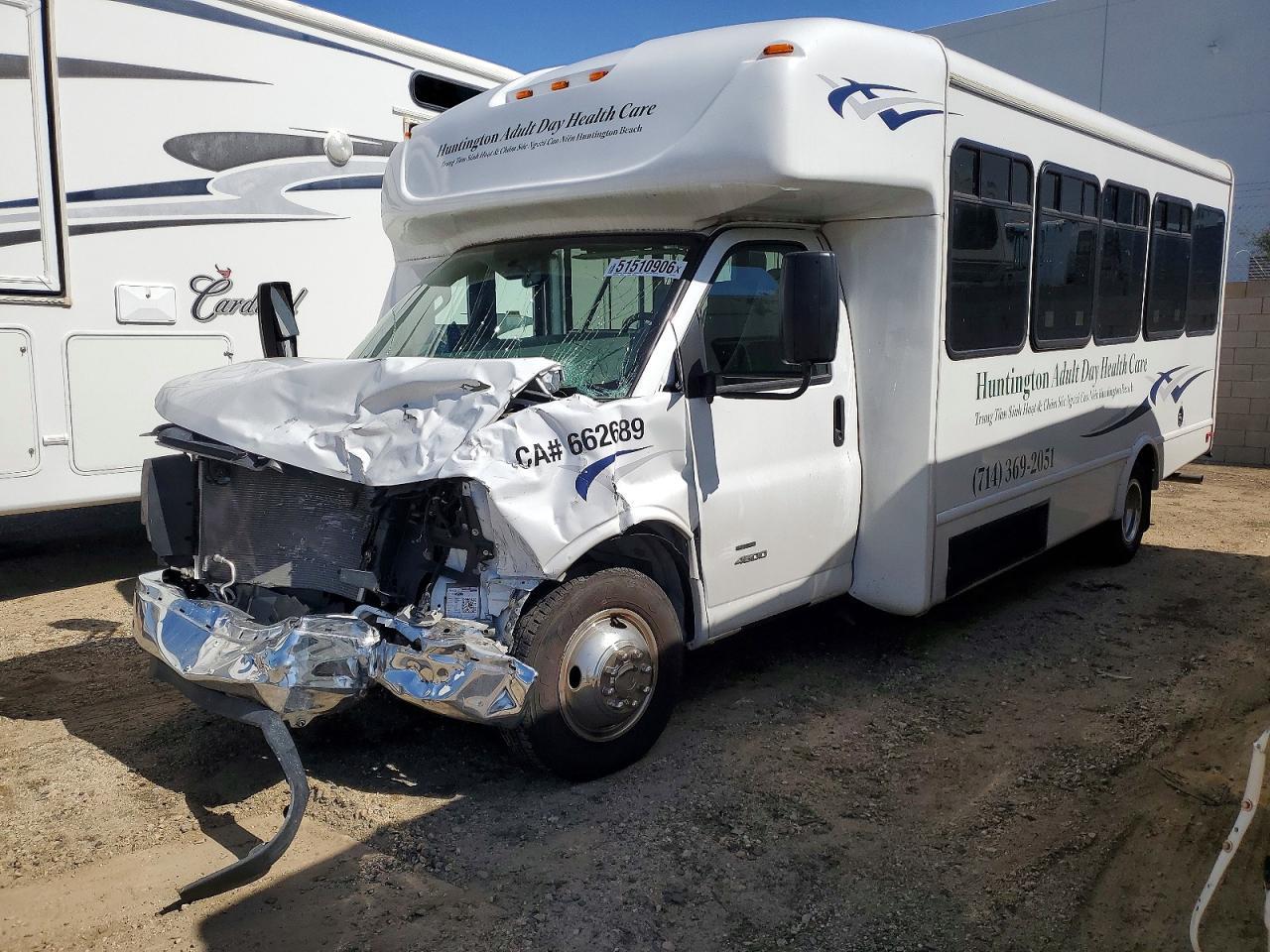 2024 Chevrolet Express G4500 - Фото 2