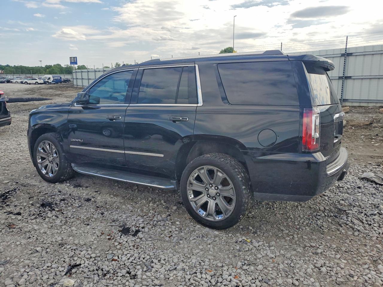 2016 GMC Yukon Denali - Фото 2