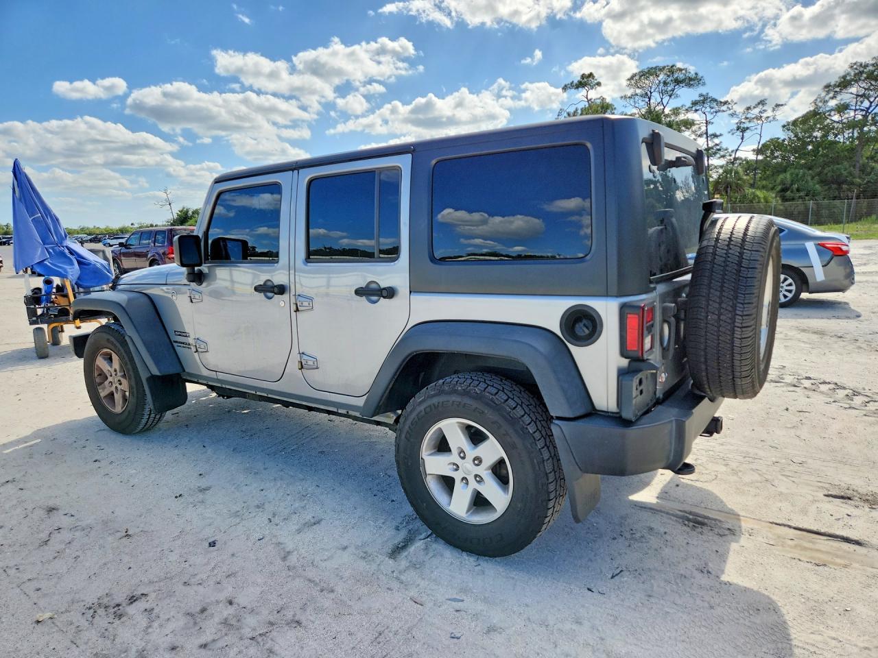 2017 Jeep Wrangler Unlimited Sport - Фото 2