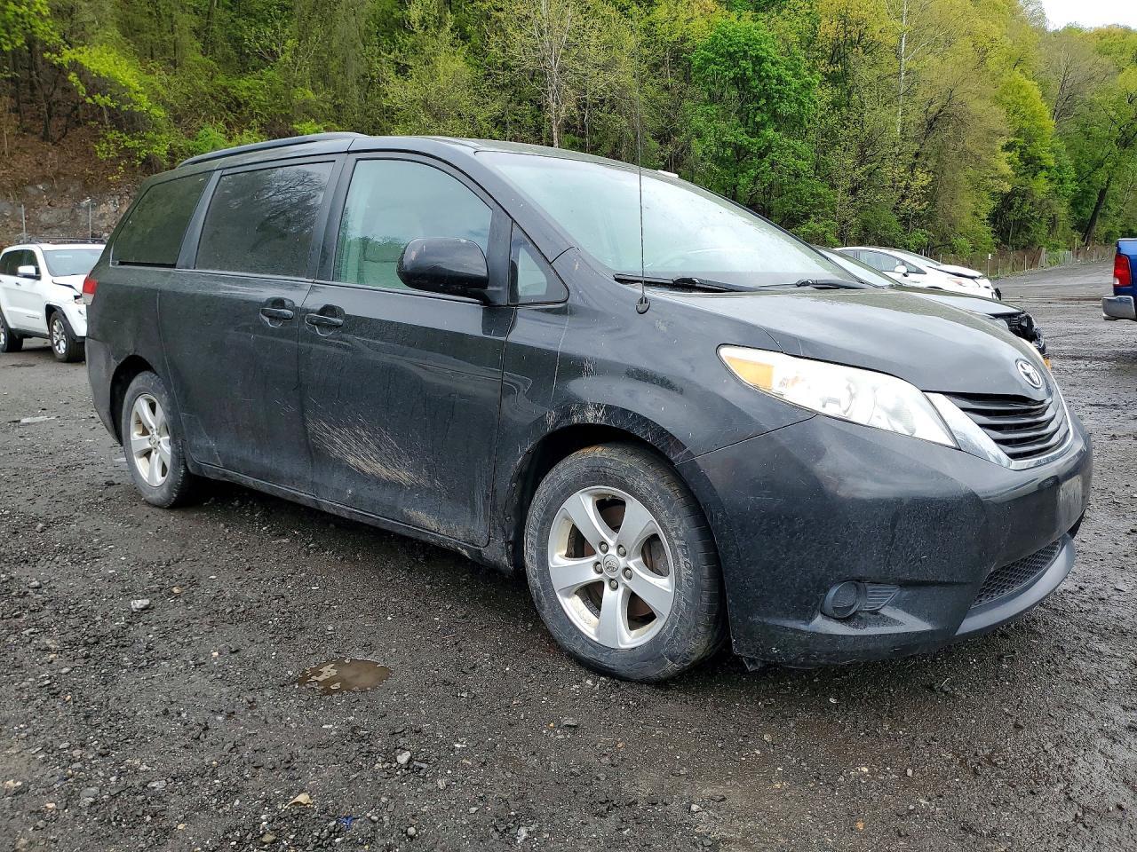2013 Toyota Sienna Le - Фото 4