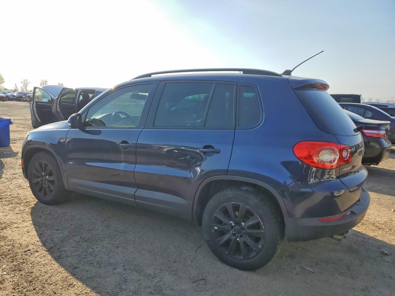 2011 Volkswagen Tiguan S - Фото 2