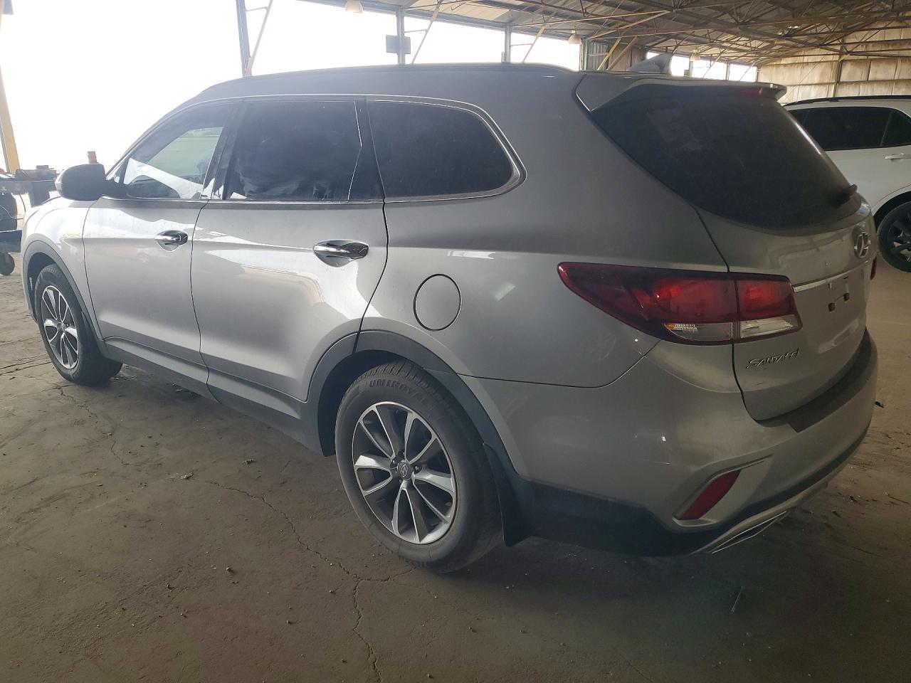 2018 Hyundai Santa Fe Se - Image 2