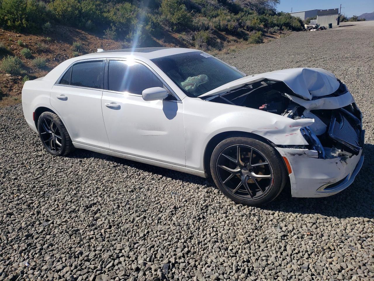 2016 Chrysler 300 Limited - Image 4