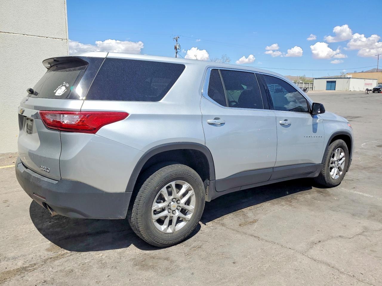 2020 Chevrolet Traverse Ls - Фото 3