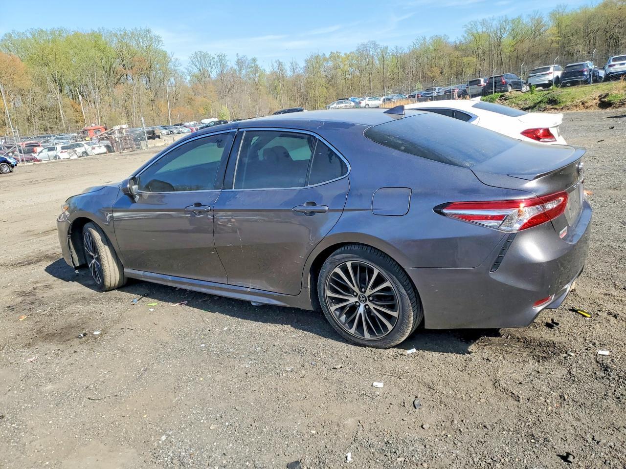 2020 Toyota Camry Se - Image 2