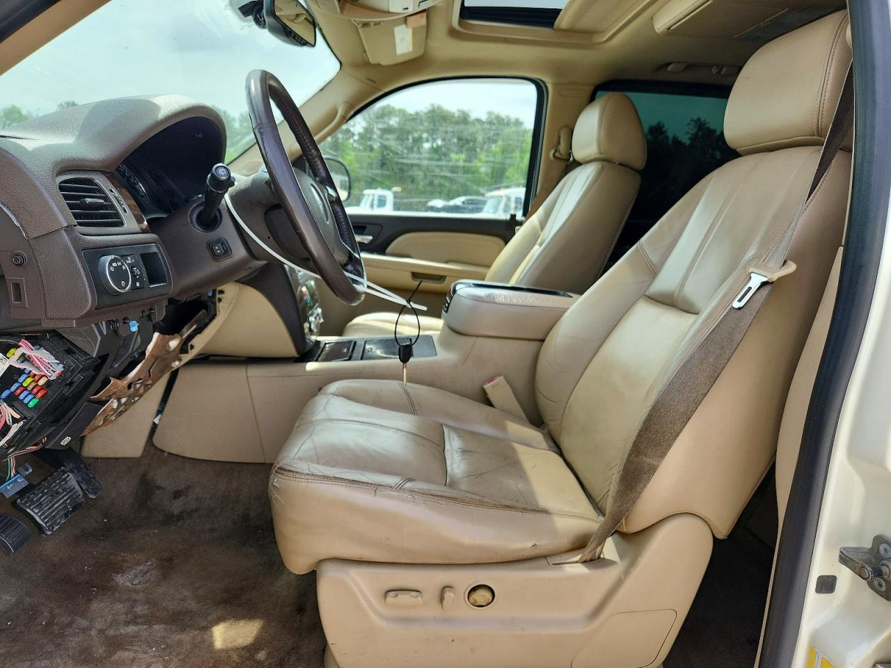 2009 GMC Yukon Denali - Image 7