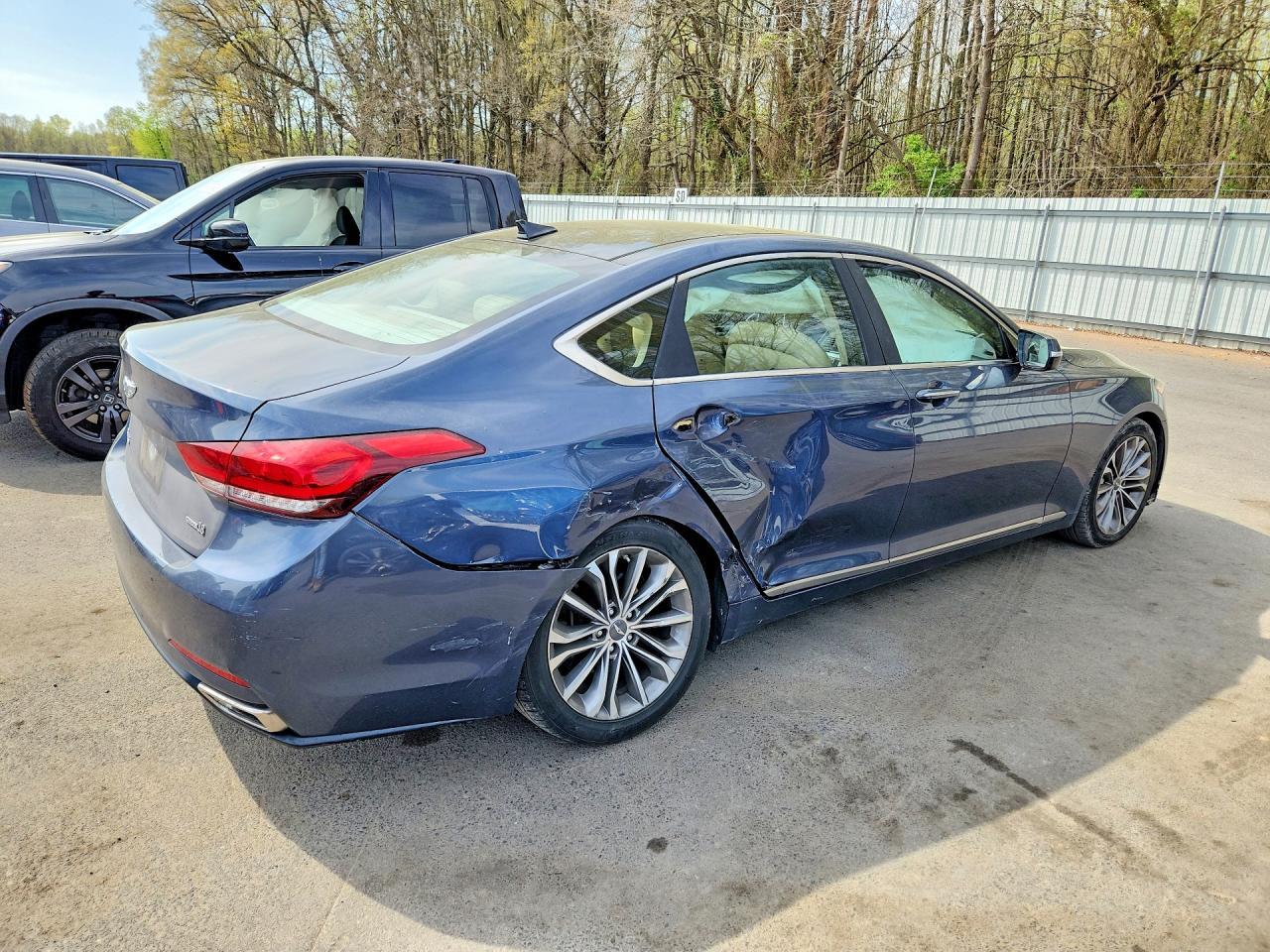 2015 Hyundai Genesis 3.8L - Фото 3