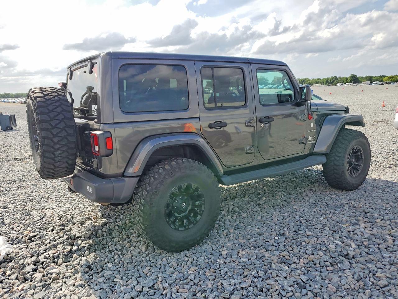 2018 Jeep Wrangler Unlimited Sahara - Фото 3