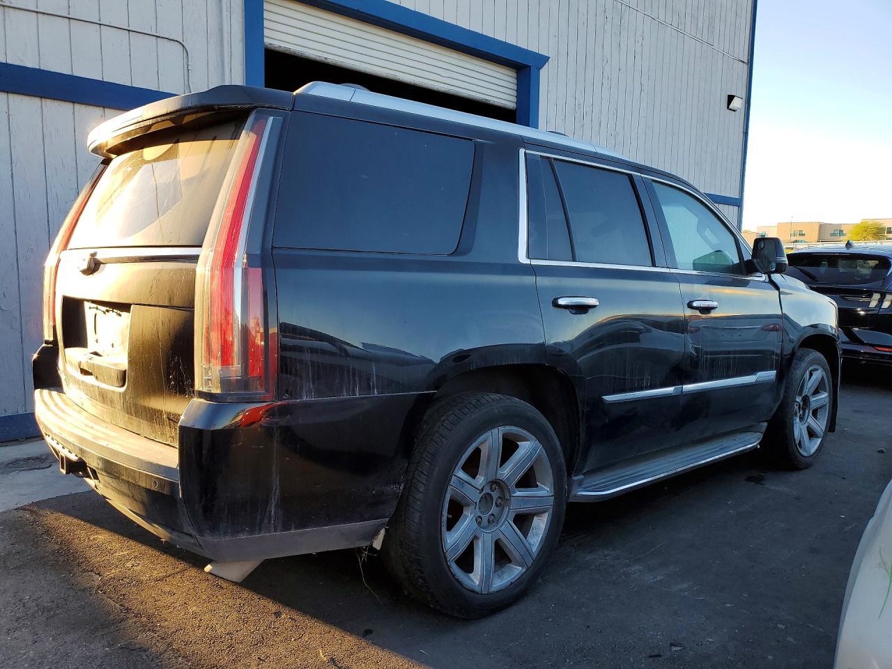 2016 Cadillac Escalade Luxury - Фото 3