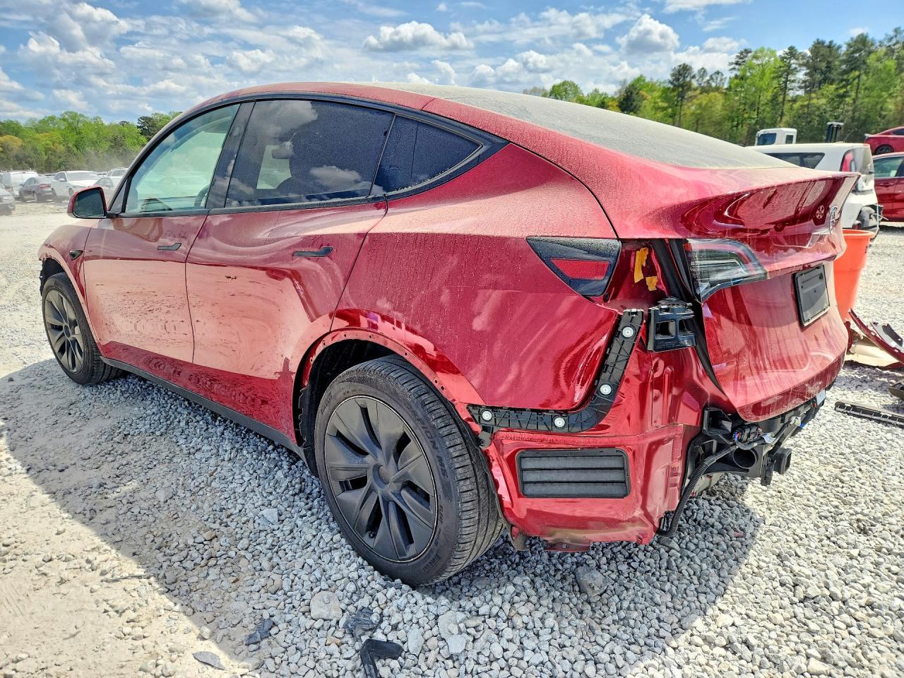 2025 Tesla Model Y - Фото 2