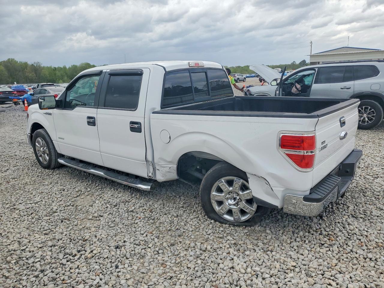 2014 Ford F150 Supercrew - Фото 2