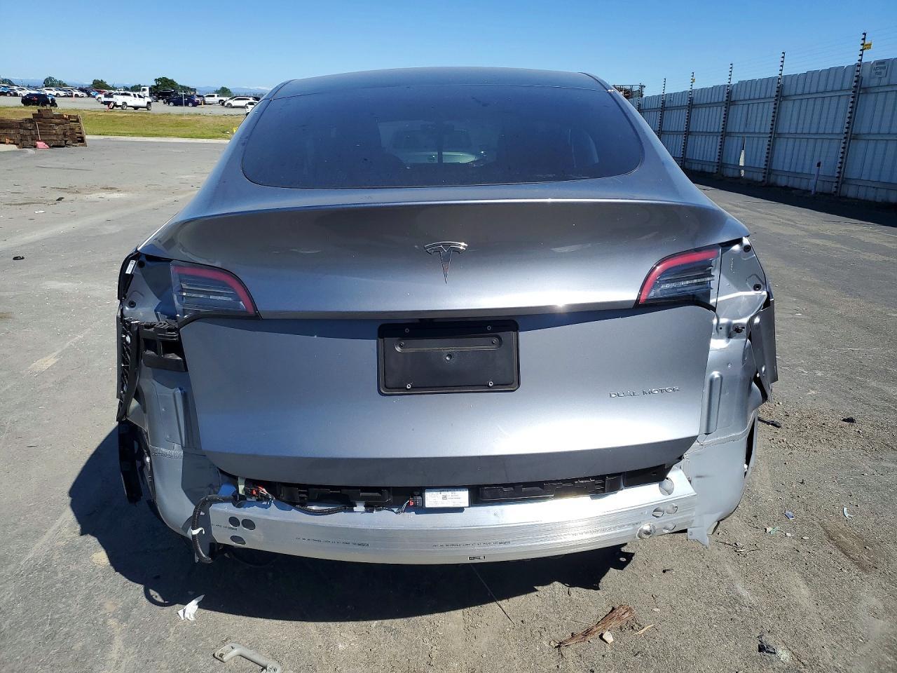 2025 Tesla Model Y - Image 6