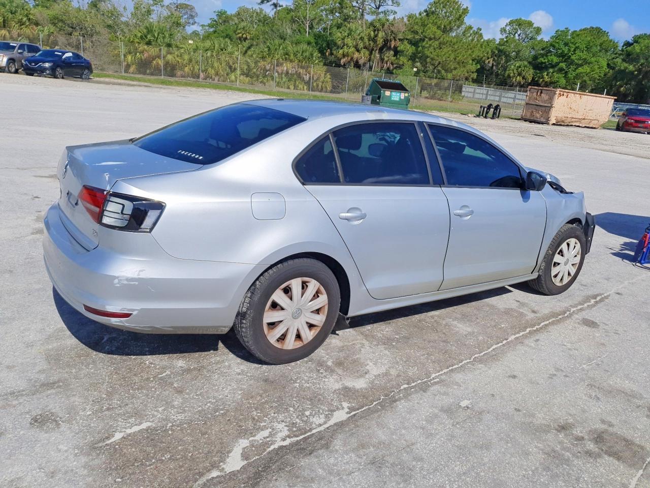 2016 Volkswagen Jetta S - Фото 3