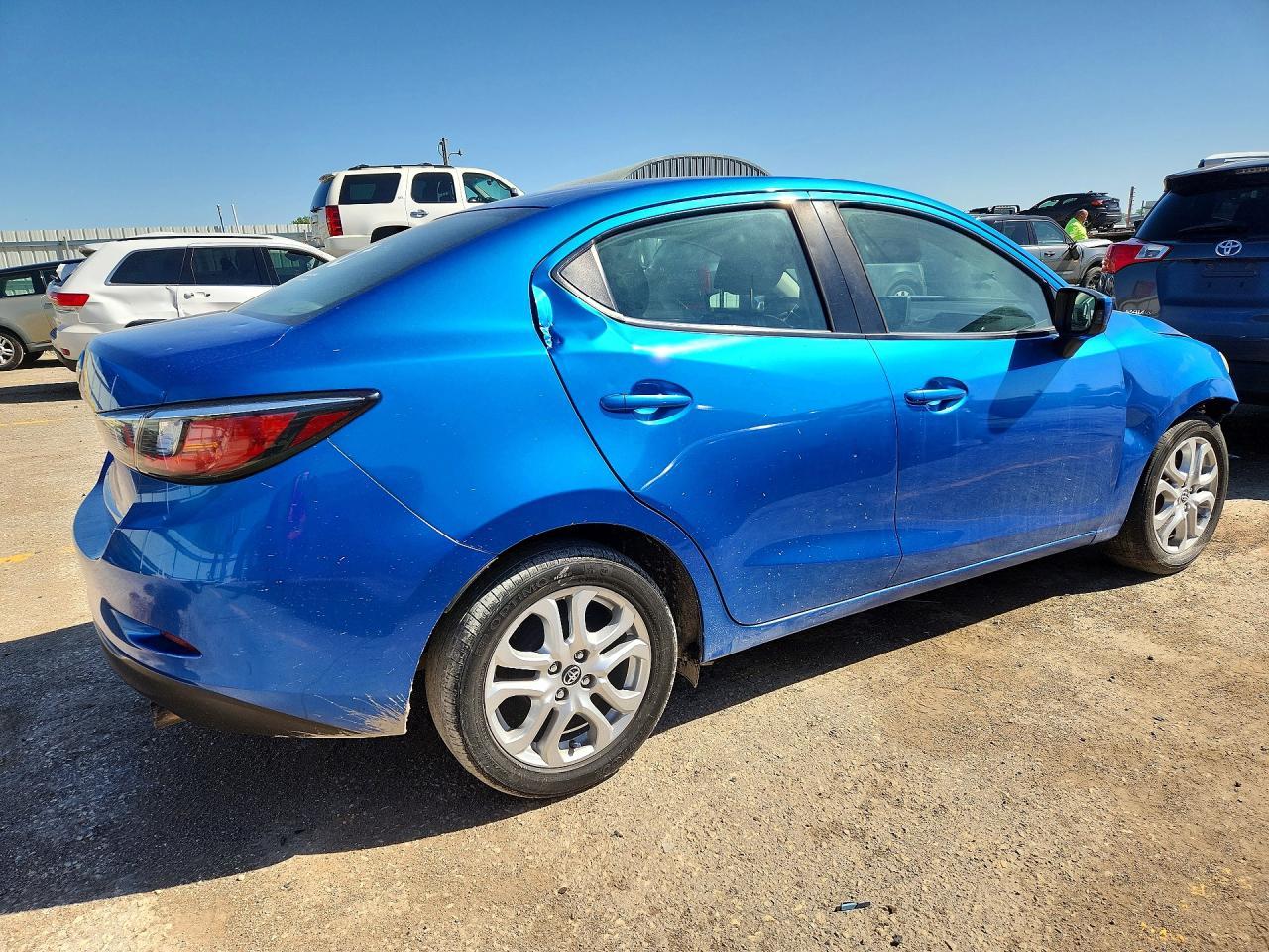 2018 Toyota Yaris Ia Base - Фото 3