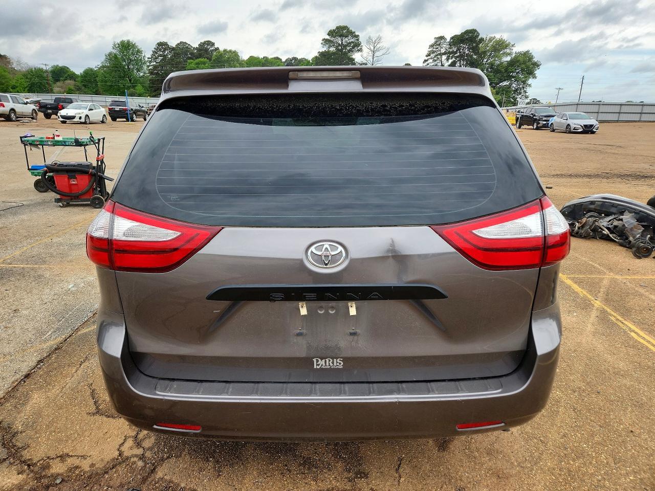 2017 Toyota Sienna L 7-Passenger - Image 6