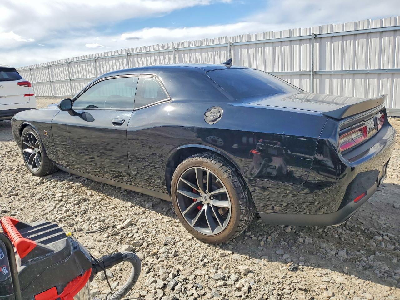 2018 Dodge Challenger R - Image 2