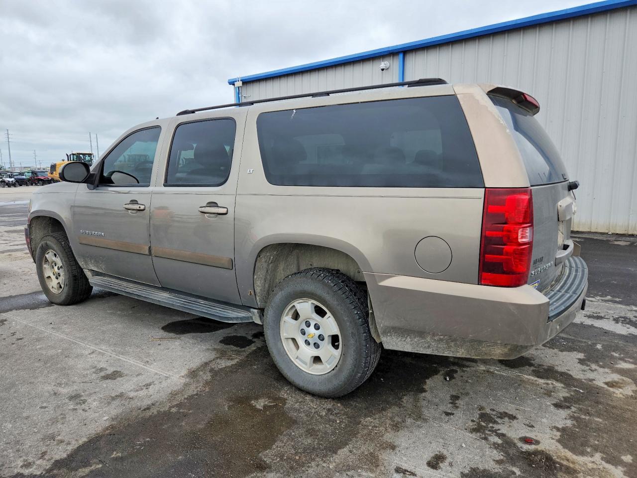 2007 Chevrolet Suburban K1500 - Image 2
