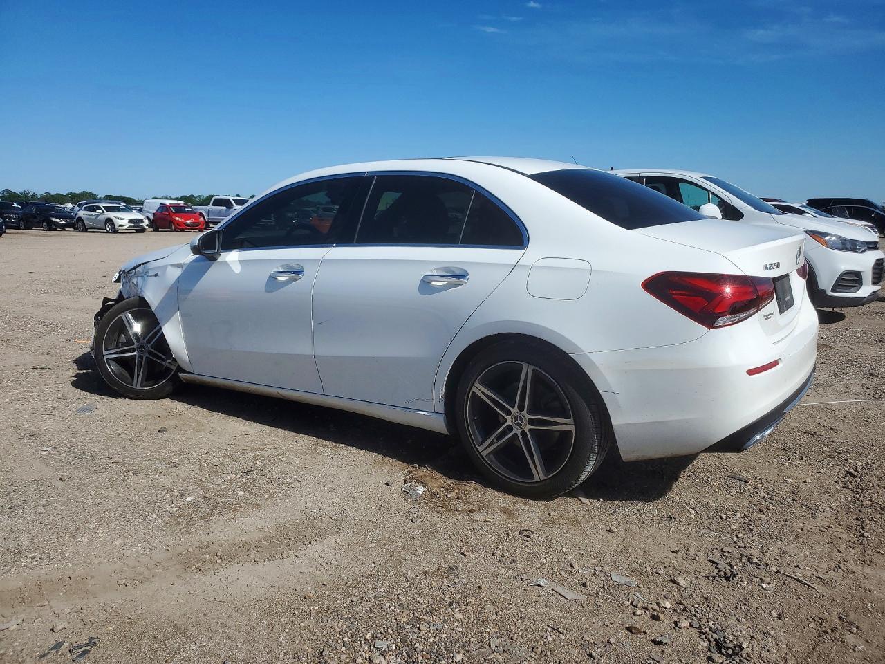 2020 Mercedes-Benz A 220 - Фото 2