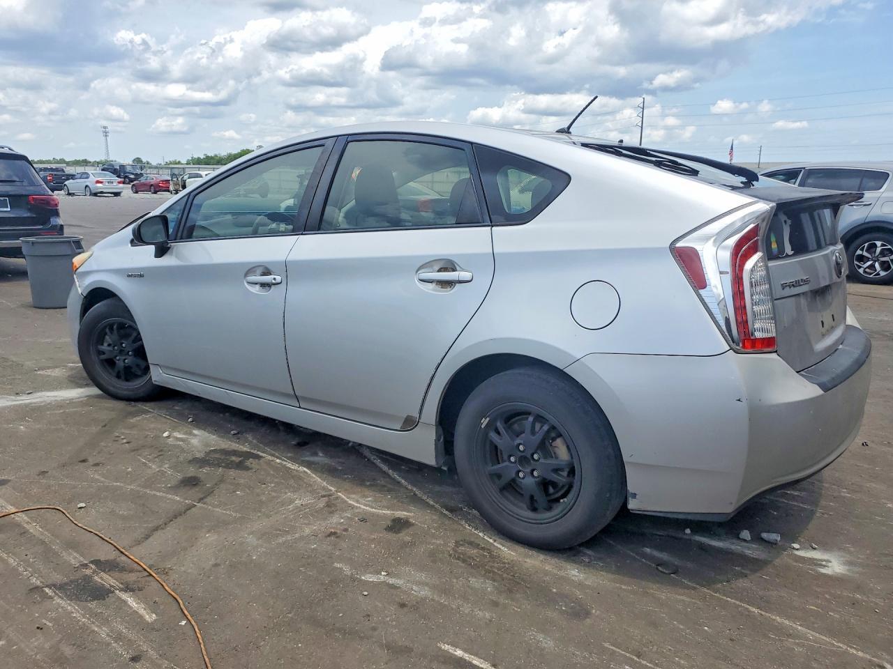 2012 Toyota Prius Two - Фото 2
